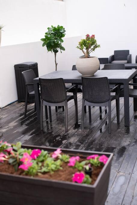 텔아비브 Perfectly Located Studio, Seaview, 2 Min To Sea! #6 아파트 외부 사진