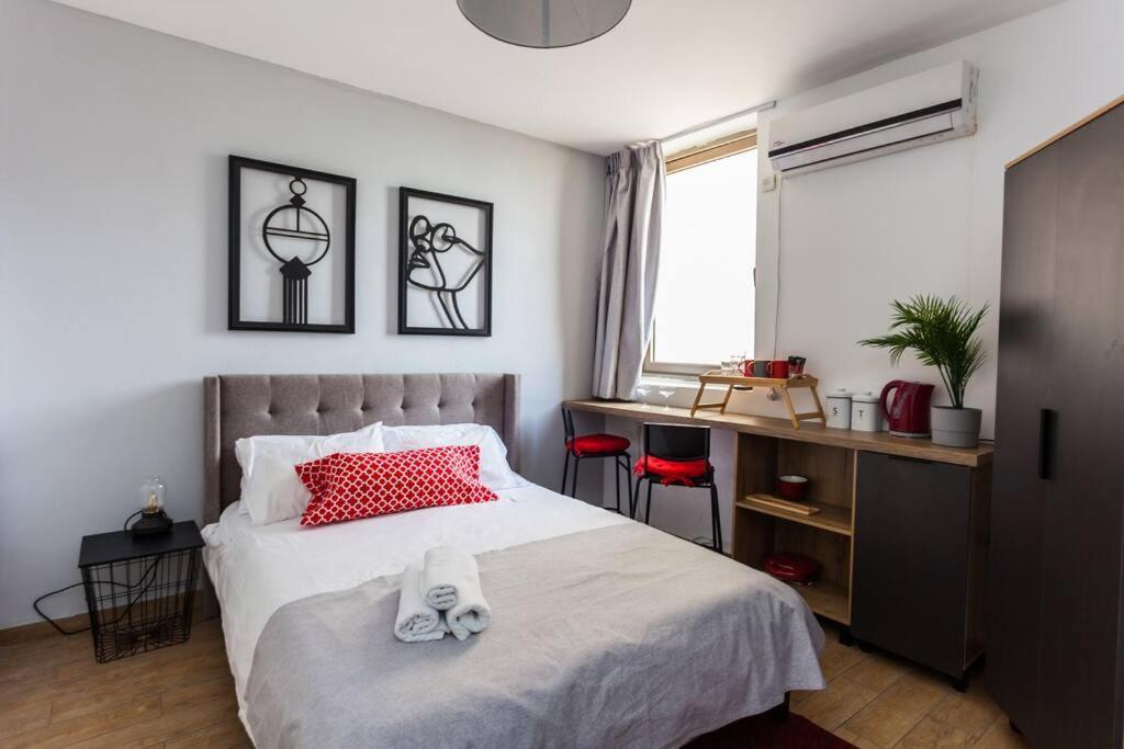 텔아비브 Perfectly Located Studio, Seaview, 2 Min To Sea! #6 아파트 외부 사진